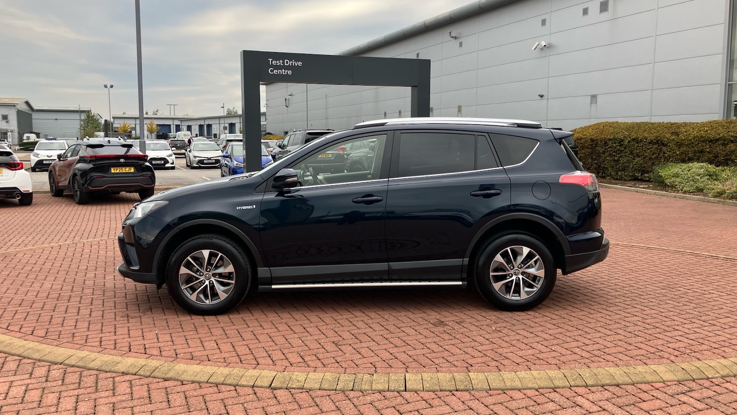 Used Toyota RAV4 2017 for sale - 76157722: Photo 17