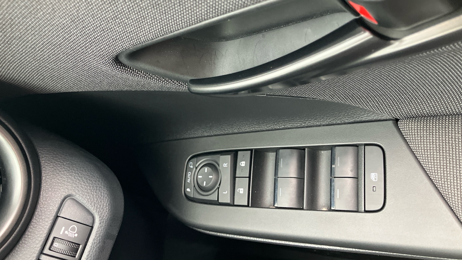 Used Toyota C-HR 2025 for sale - 78108136: Photo 30