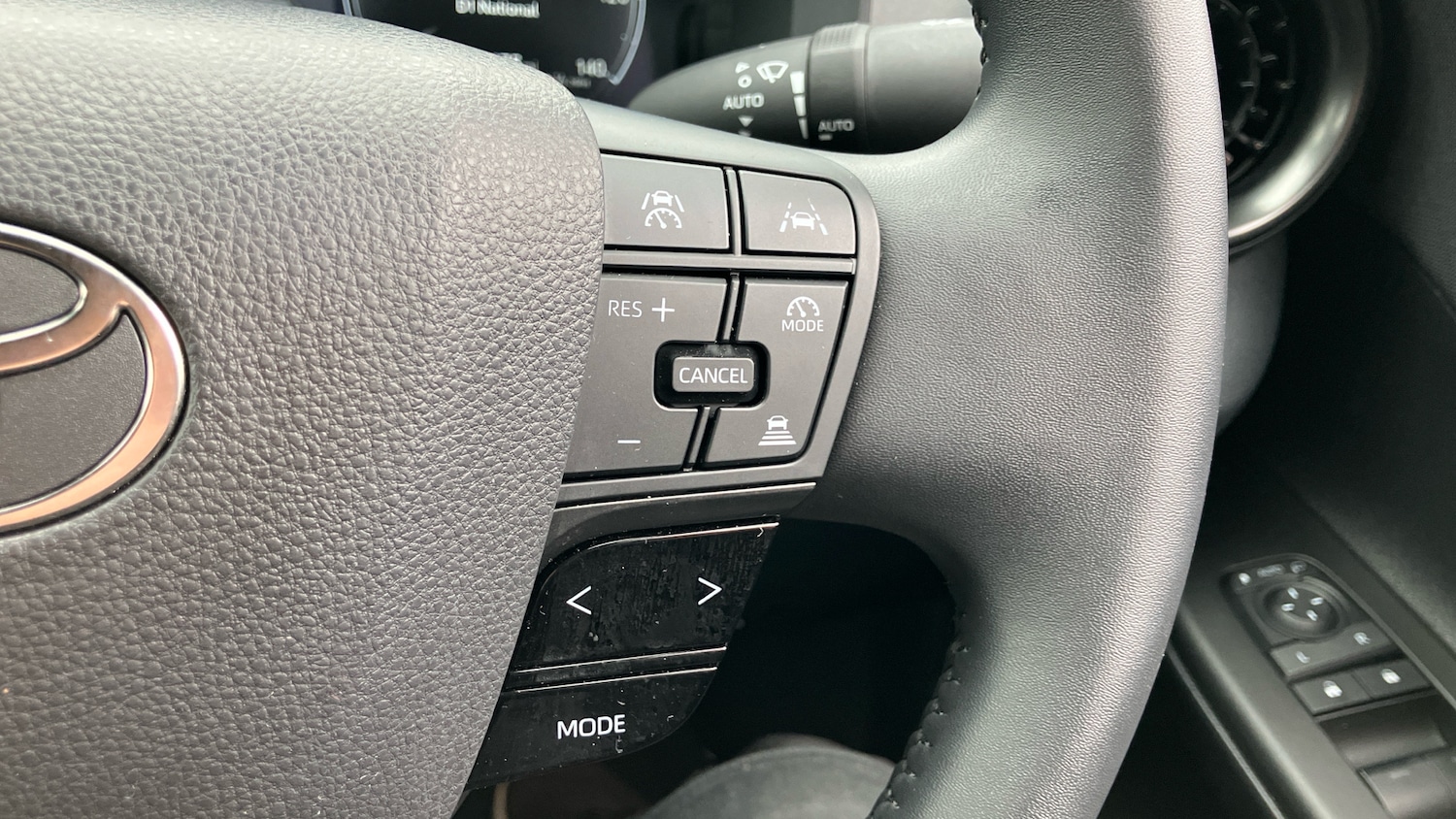 Used Toyota C-HR 2025 for sale - 78108136: Photo 56