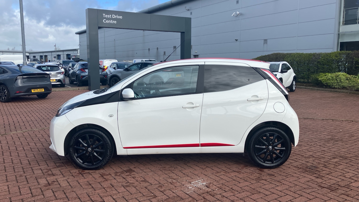 Used Toyota AYGO 2017 for sale - 78067353: Photo 17