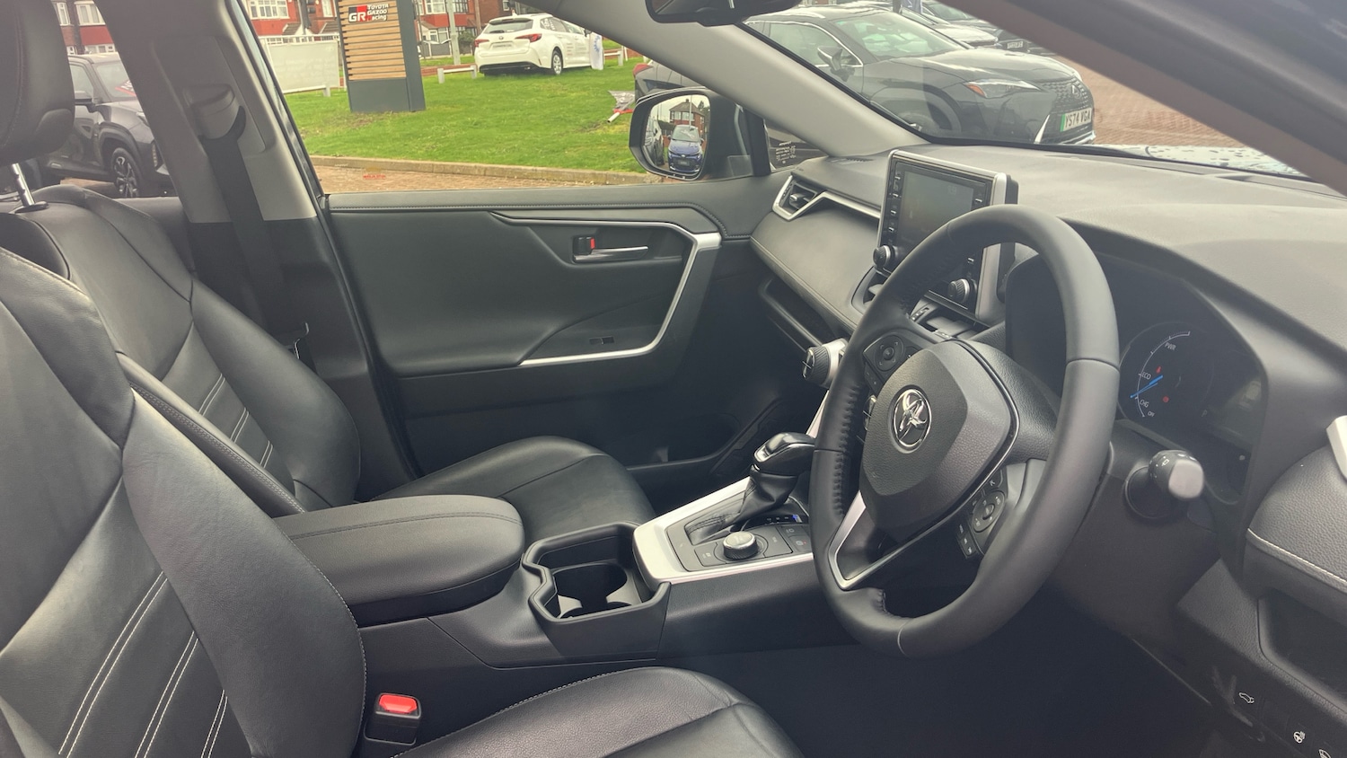 Used Toyota RAV4 2019 for sale - 77996935: Photo 11