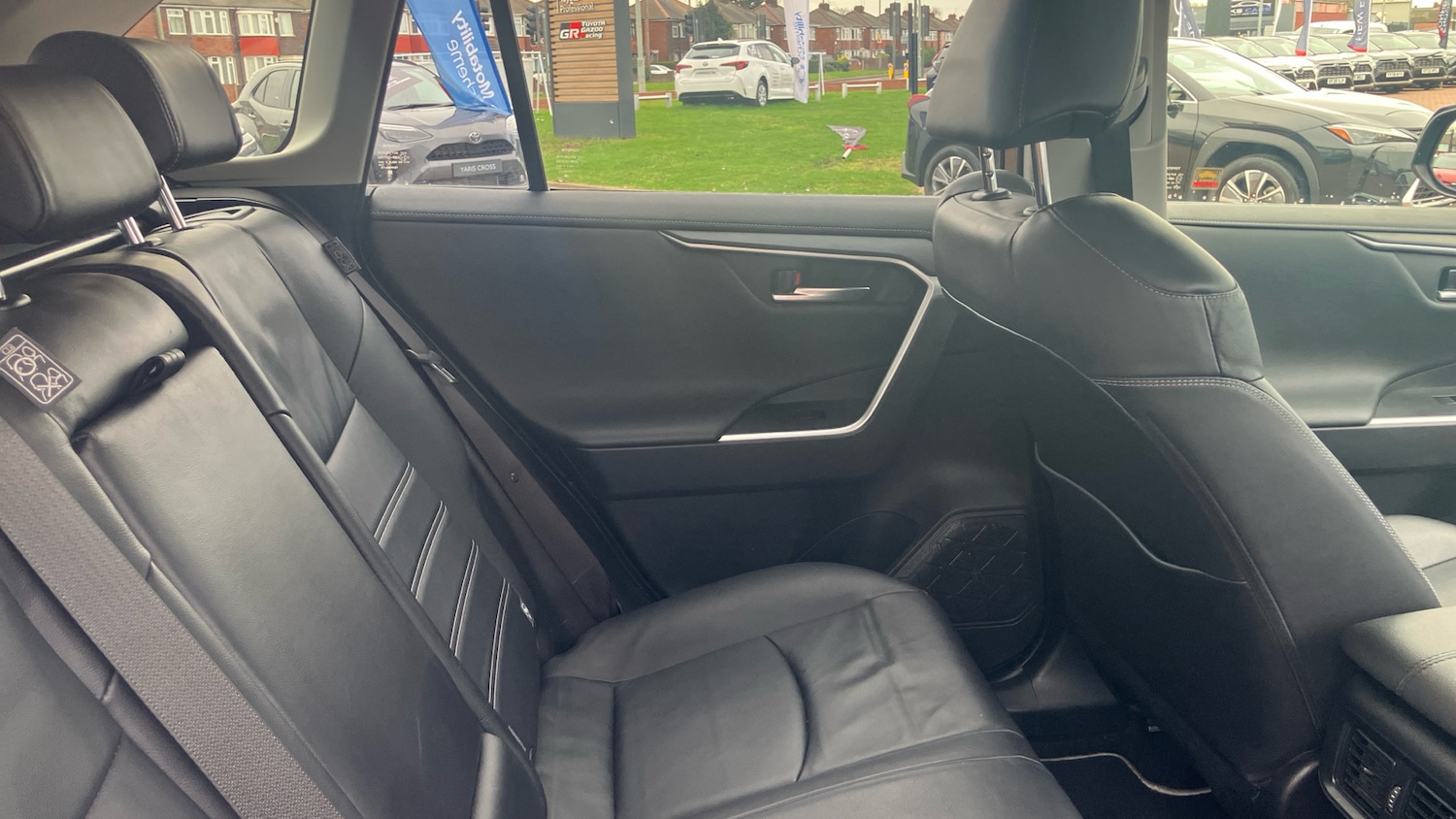 Used Toyota RAV4 2019 for sale - 77996935: Photo 12