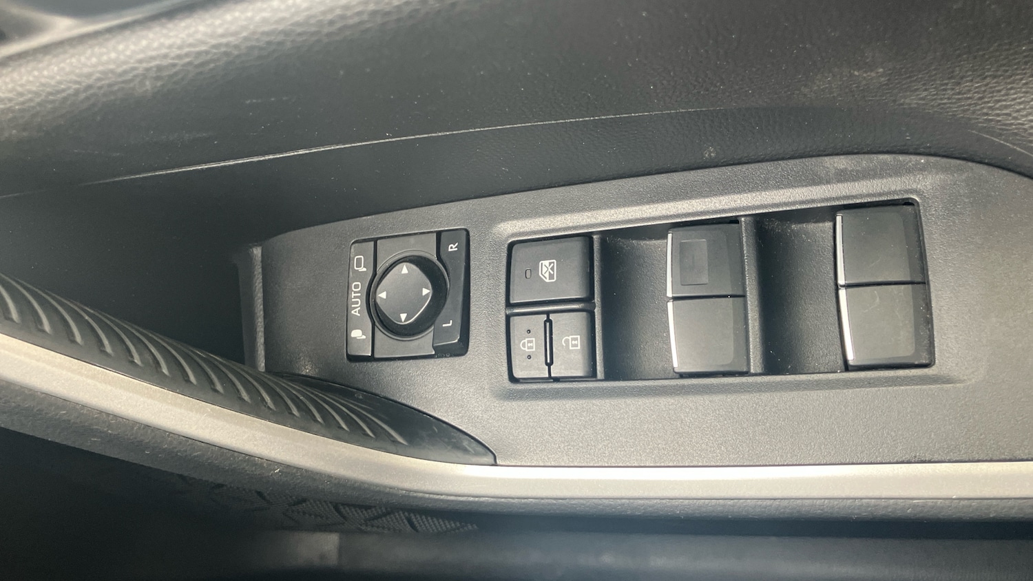 Used Toyota RAV4 2019 for sale - 77996935: Photo 44