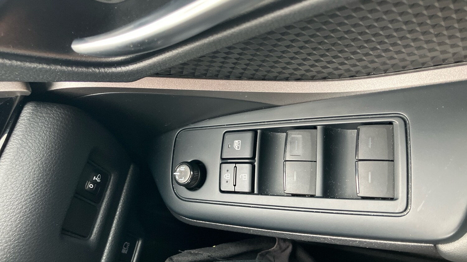 Used Toyota C-HR 2023 for sale - 78015107: Photo 43