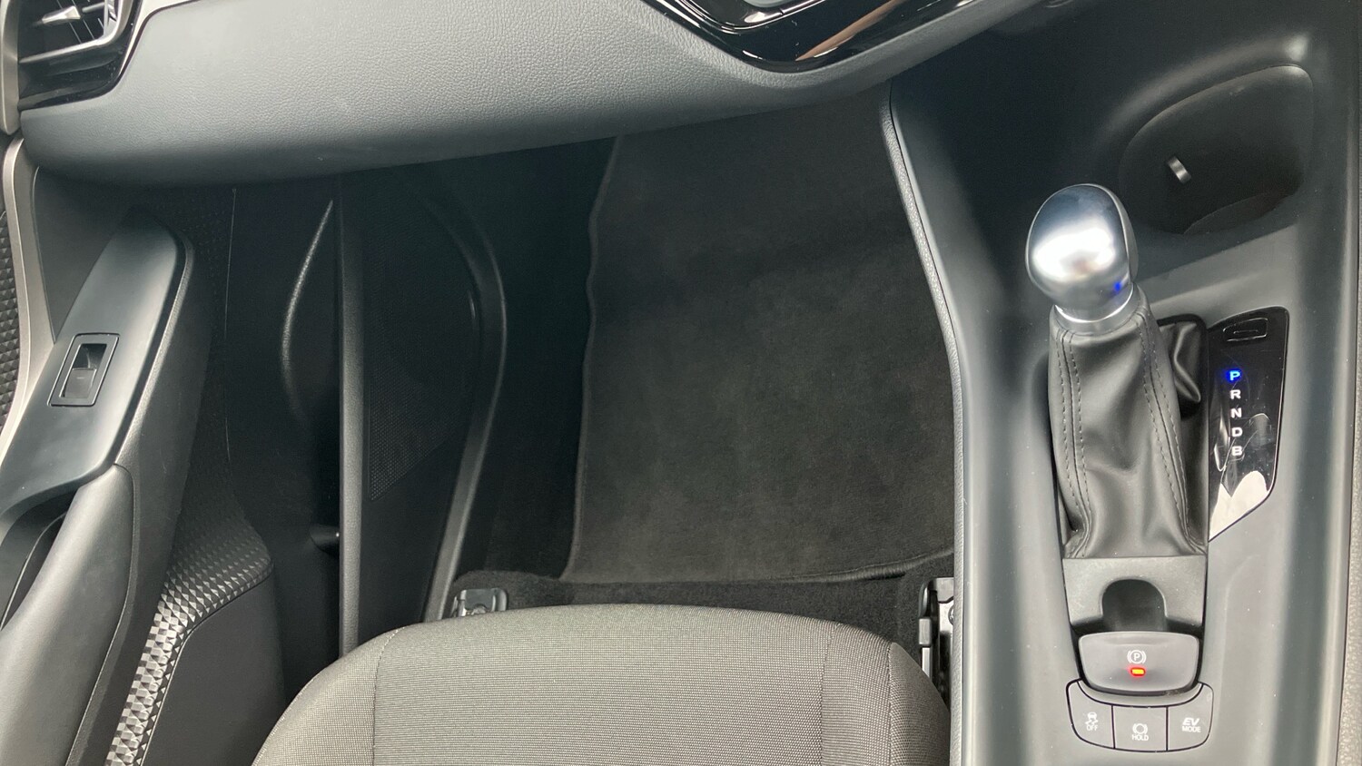 Used Toyota C-HR 2023 for sale - 78015107: Photo 47