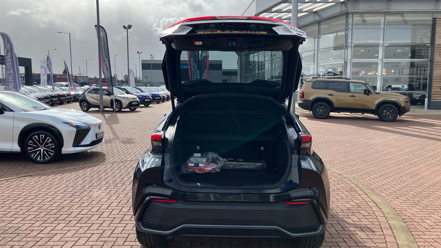 Used Toyota C-HR 2024 for sale - 78162338: Photo 30