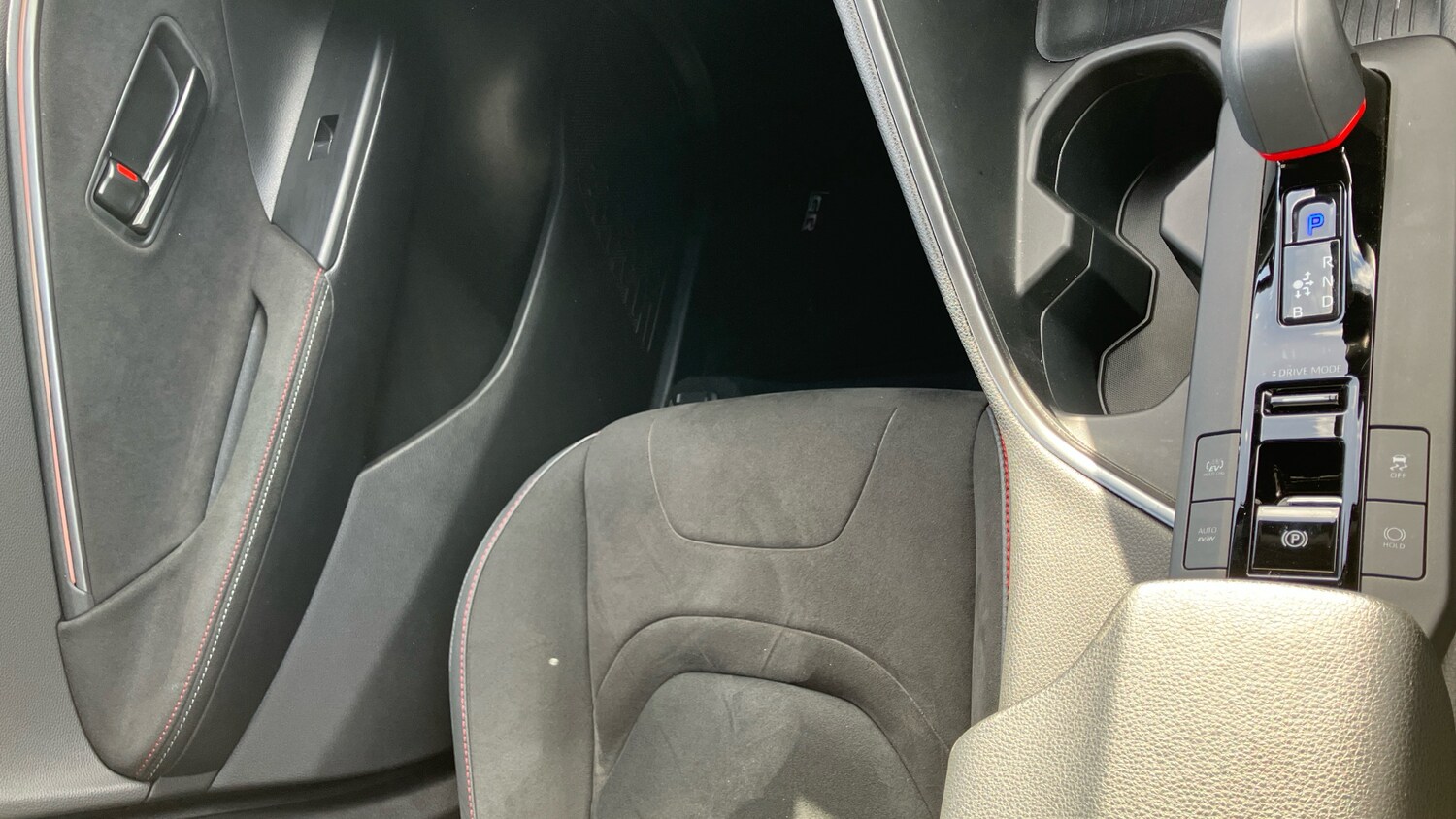 Used Toyota C-HR 2024 for sale - 78162338: Photo 45