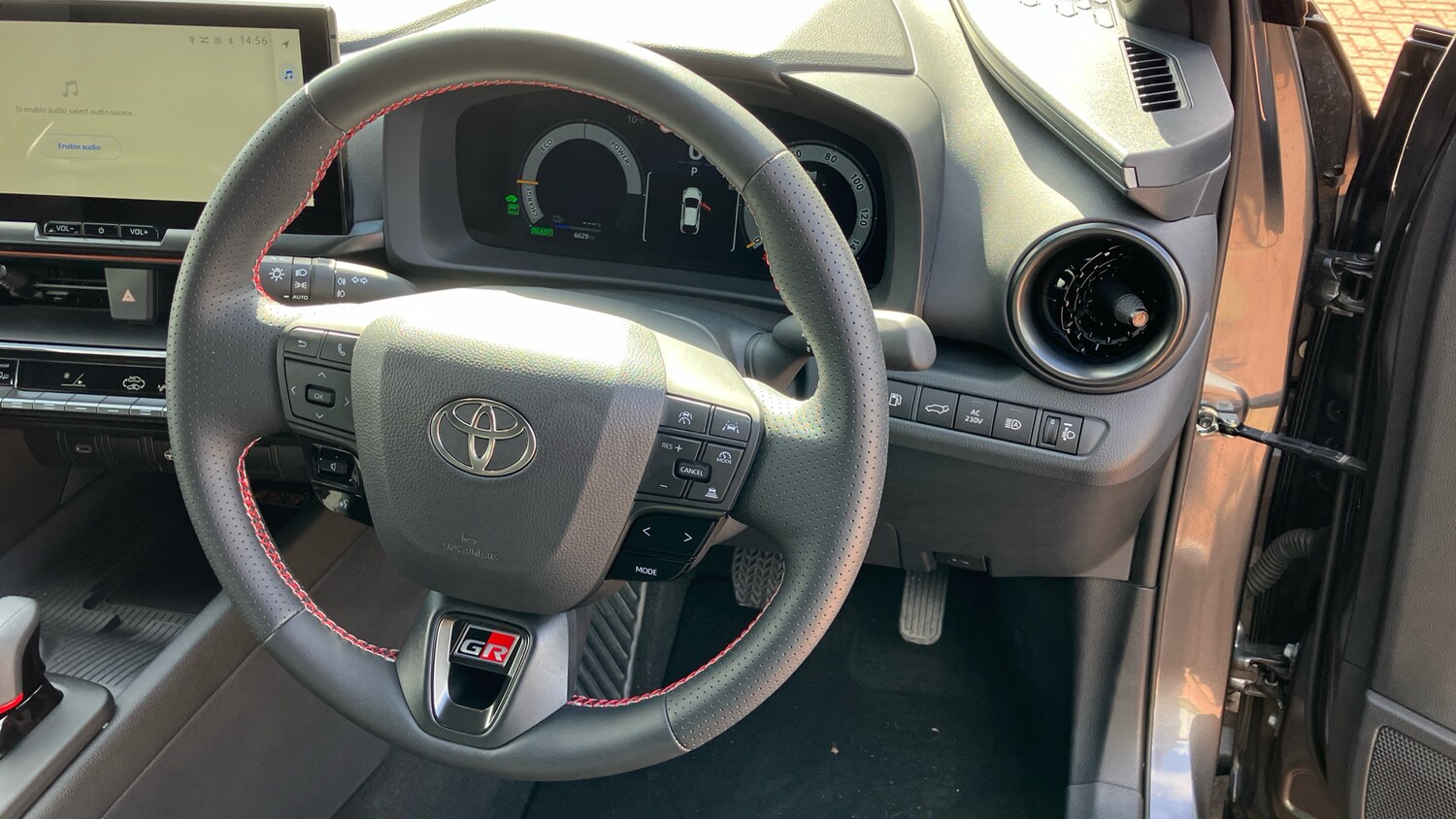 Used Toyota C-HR 2024 for sale - 78162338: Photo 8