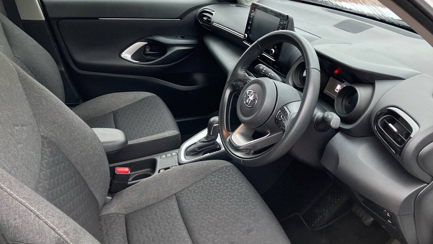 Used Toyota Yaris Cross 2024 for sale - 76565331: Photo 11