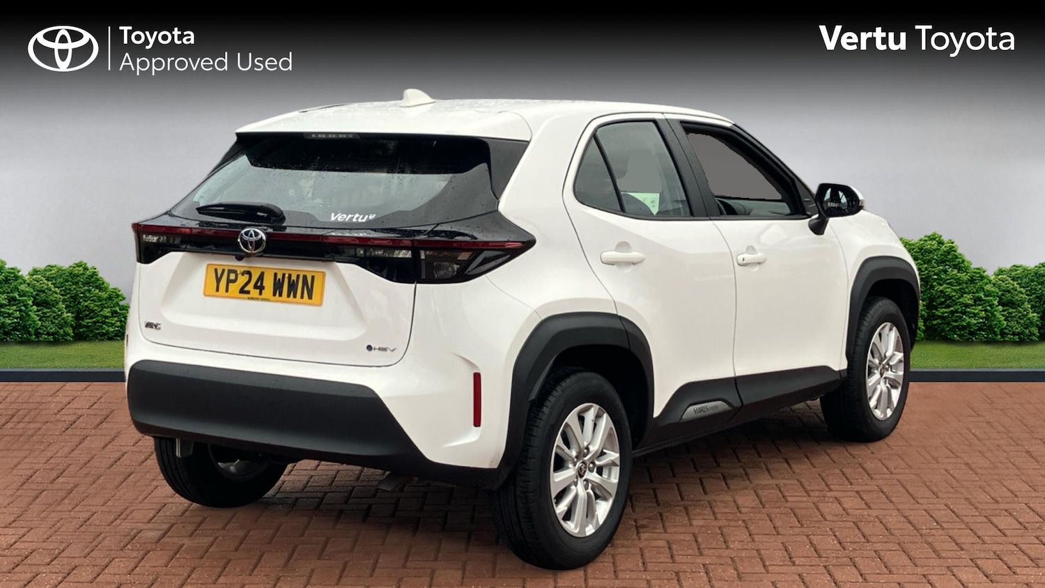 Used Toyota Yaris Cross 2024 for sale - 76980772: Photo 2