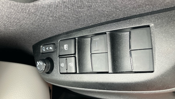 Used Toyota Yaris 2023 for sale - 76263143: Photo 39