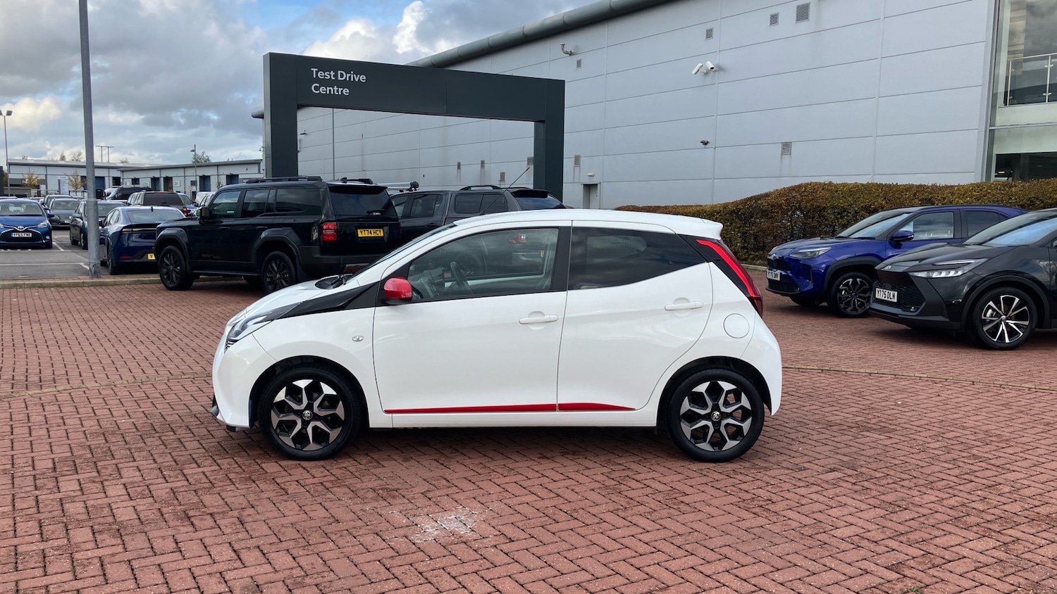 Used Toyota AYGO 2019 for sale - 76363317: Photo 17