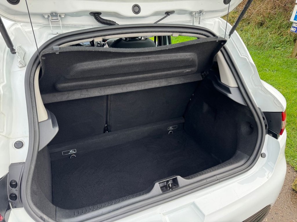 Used Renault Clio 2015 for sale - 77507770: Photo 33