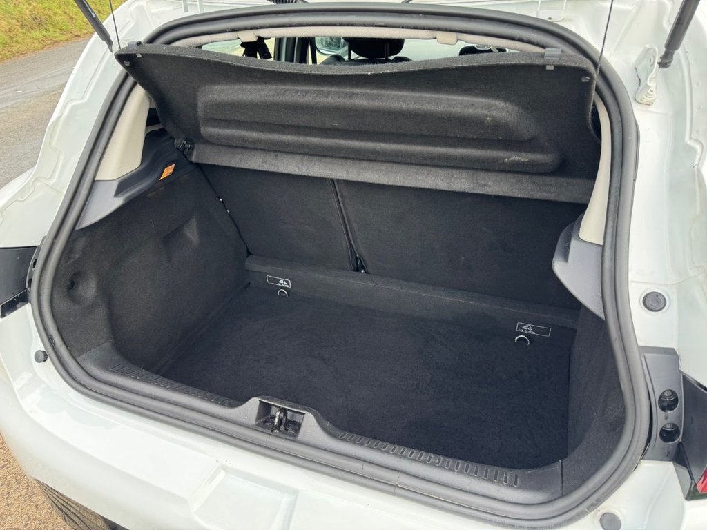 Used Renault Clio 2015 for sale - 77507770: Photo 35