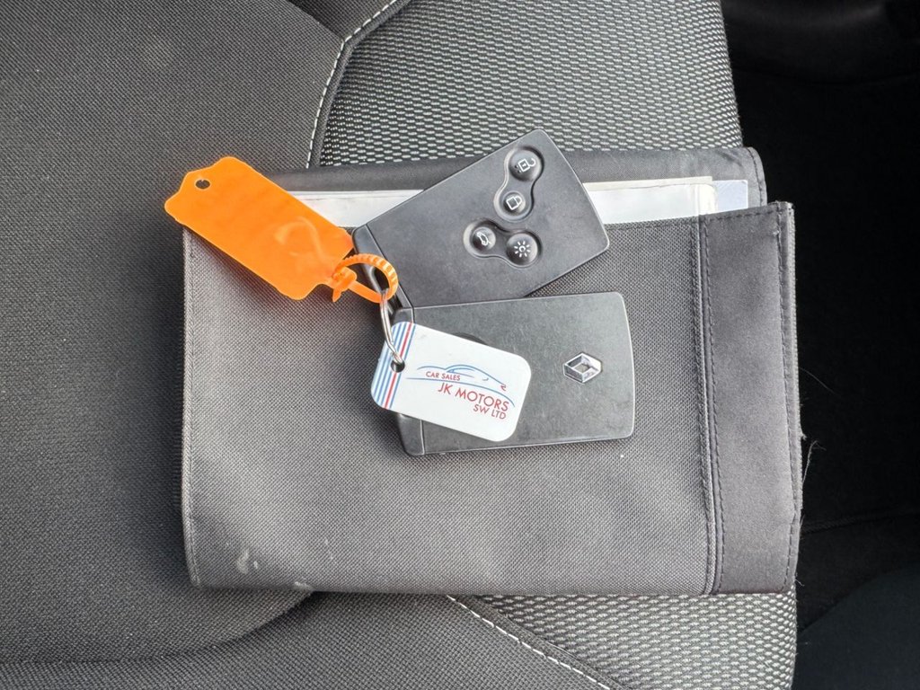 Used Renault Clio 2015 for sale - 77507770: Photo 40