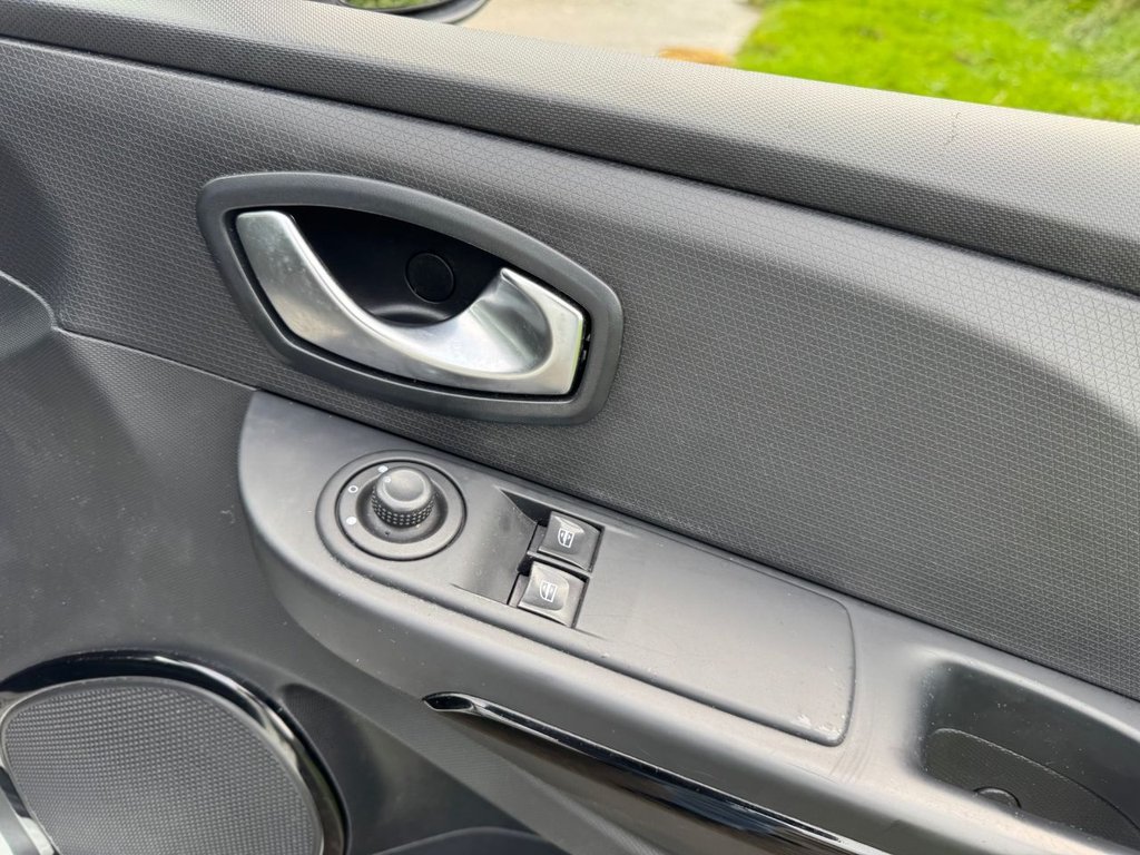 Used Renault Clio 2015 for sale - 77507770: Photo 41