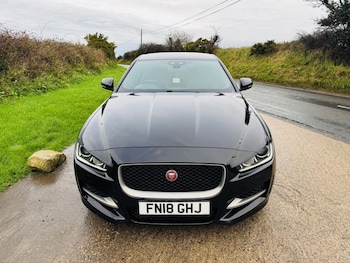 Used Jaguar XE 2018 for sale - 76950644: Photo