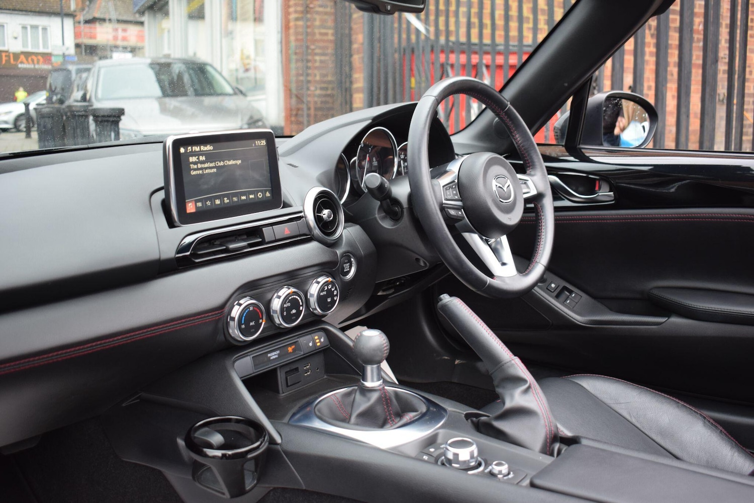 Used Mazda MX-5 2018 for sale - 76512838: Photo 2