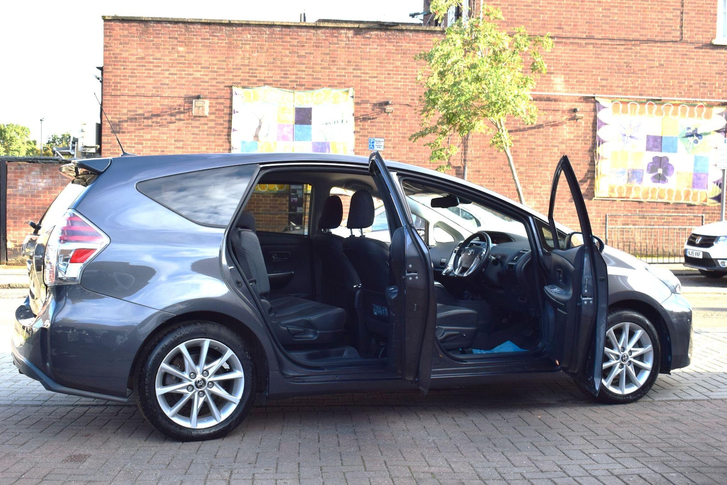 Used Toyota Prius+ 2020 for sale - 75928292: Photo 17