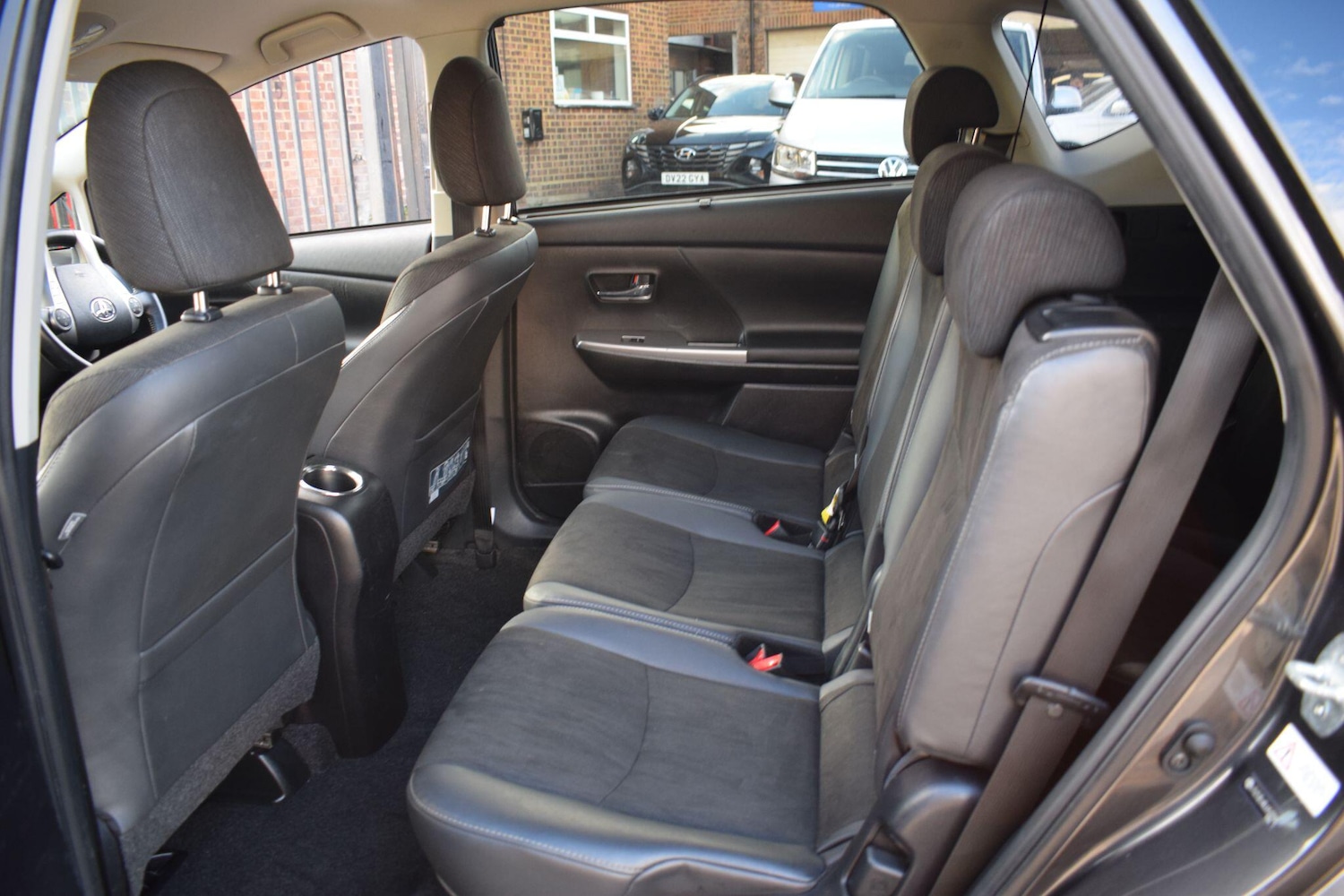 Used Toyota Prius+ 2020 for sale - 75928292: Photo 26