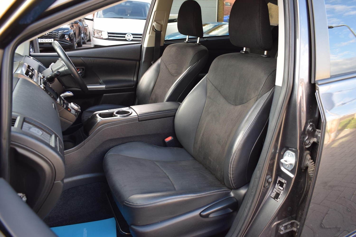 Used Toyota Prius+ 2020 for sale - 75928292: Photo 30