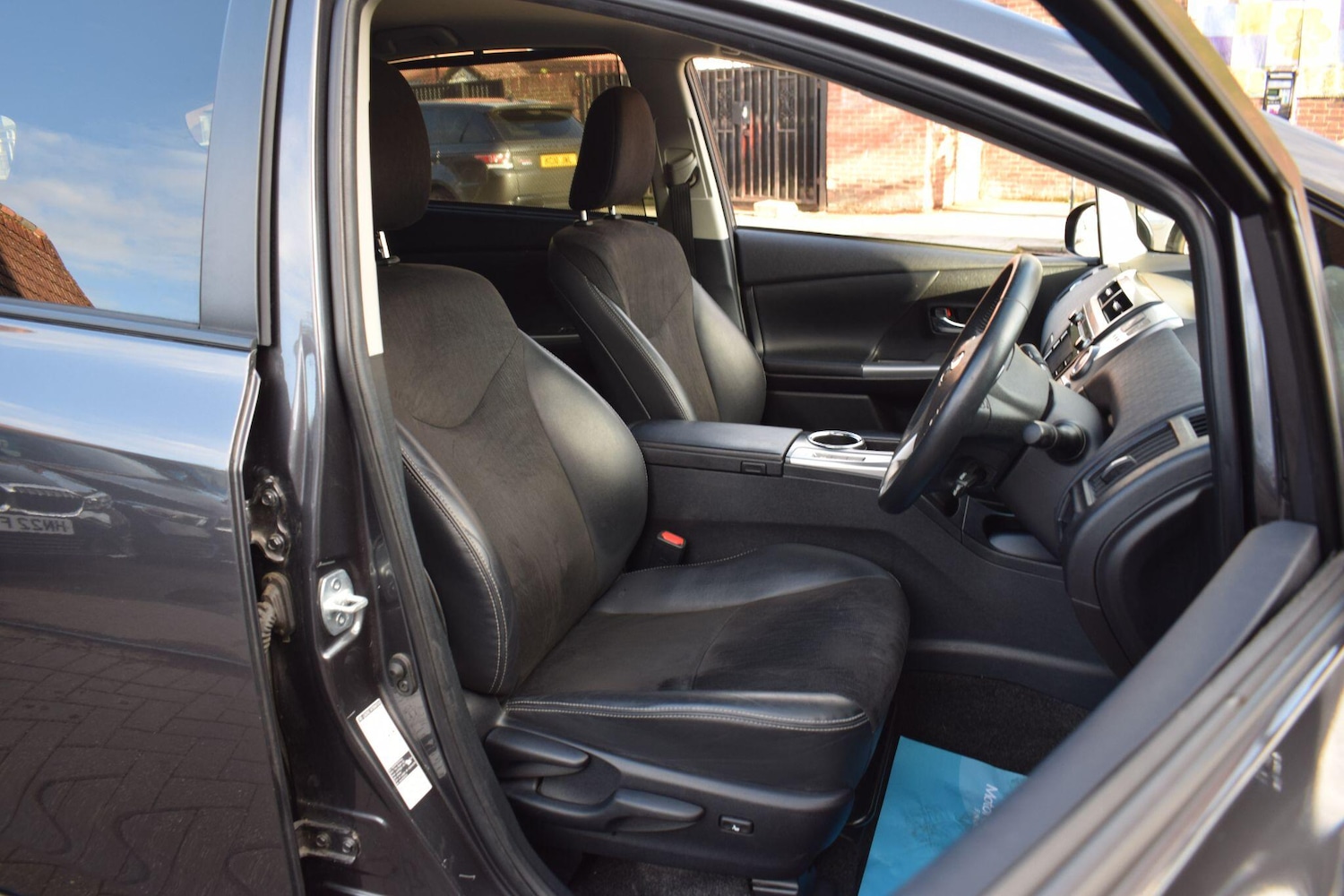Used Toyota Prius+ 2020 for sale - 75928292: Photo 31