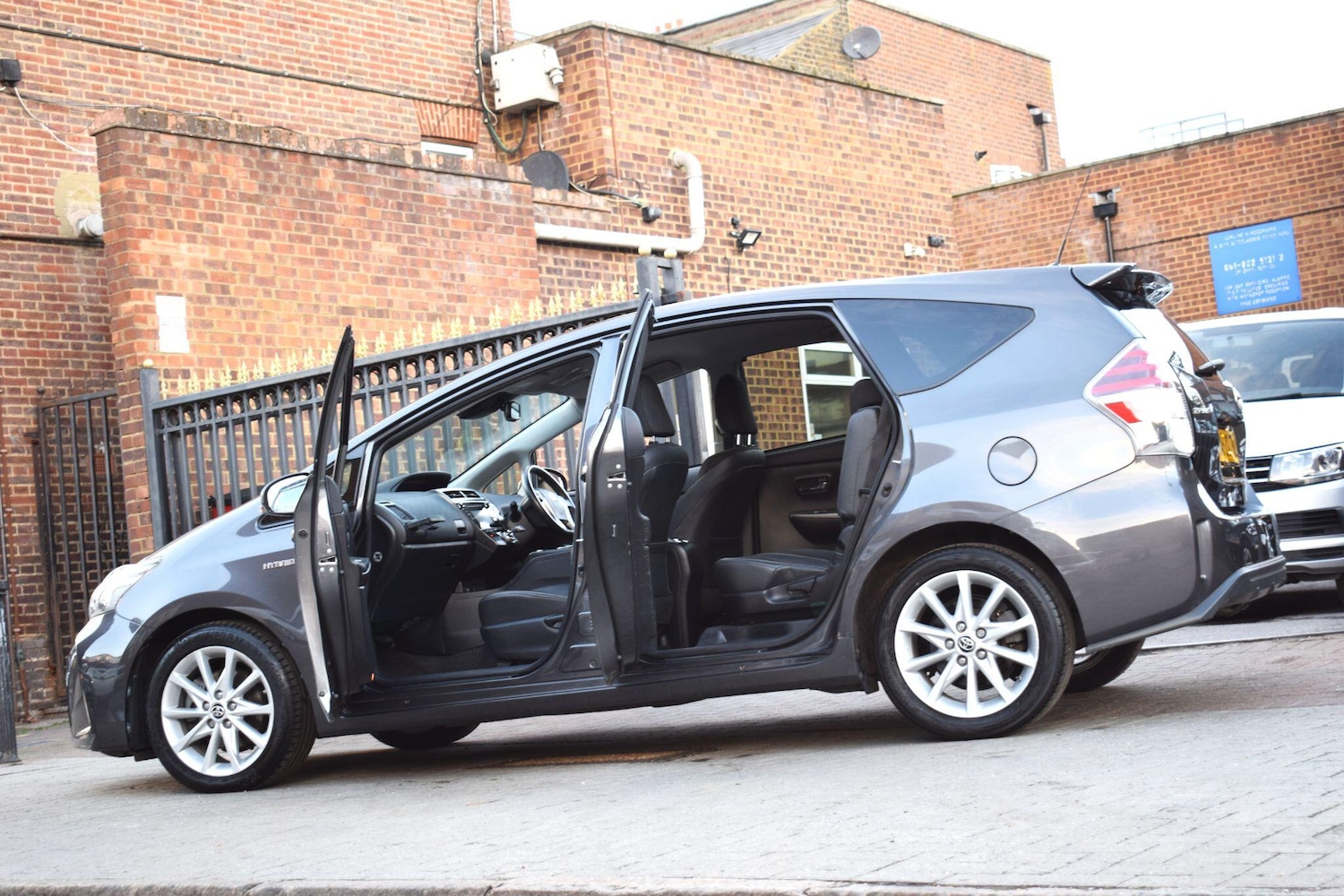 Used Toyota Prius+ 2020 for sale - 75928292: Photo 6