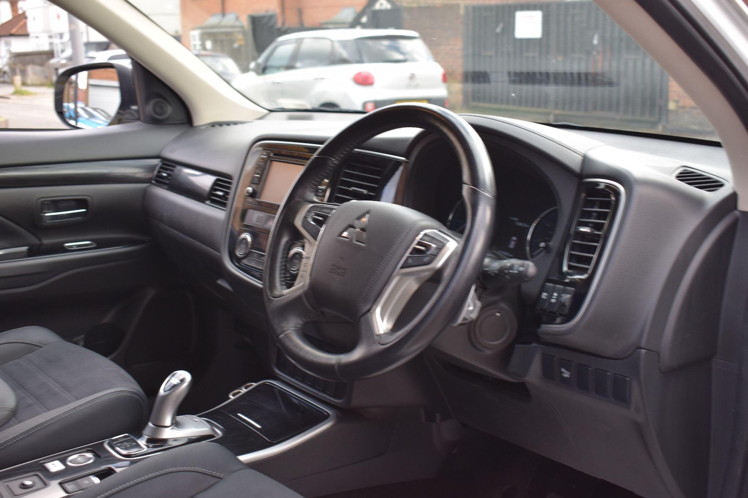 Used Mitsubishi Outlander 2018 for sale - 77840004: Photo 2