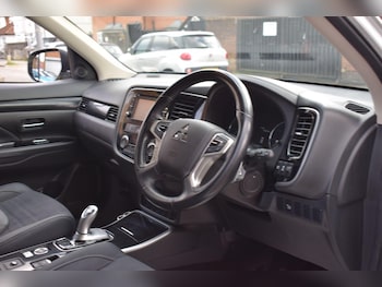 Used Mitsubishi Outlander 2018 for sale - 77840004: Photo