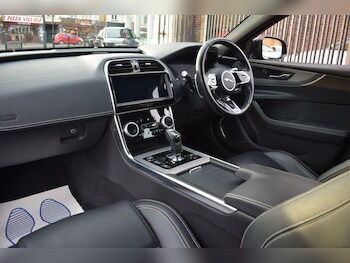 Used Jaguar XE 2020 for sale - 77029534: Photo