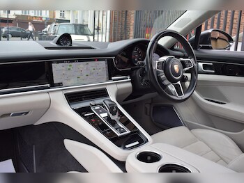 Used Porsche Panamera 2018 for sale - 75634768: Photo