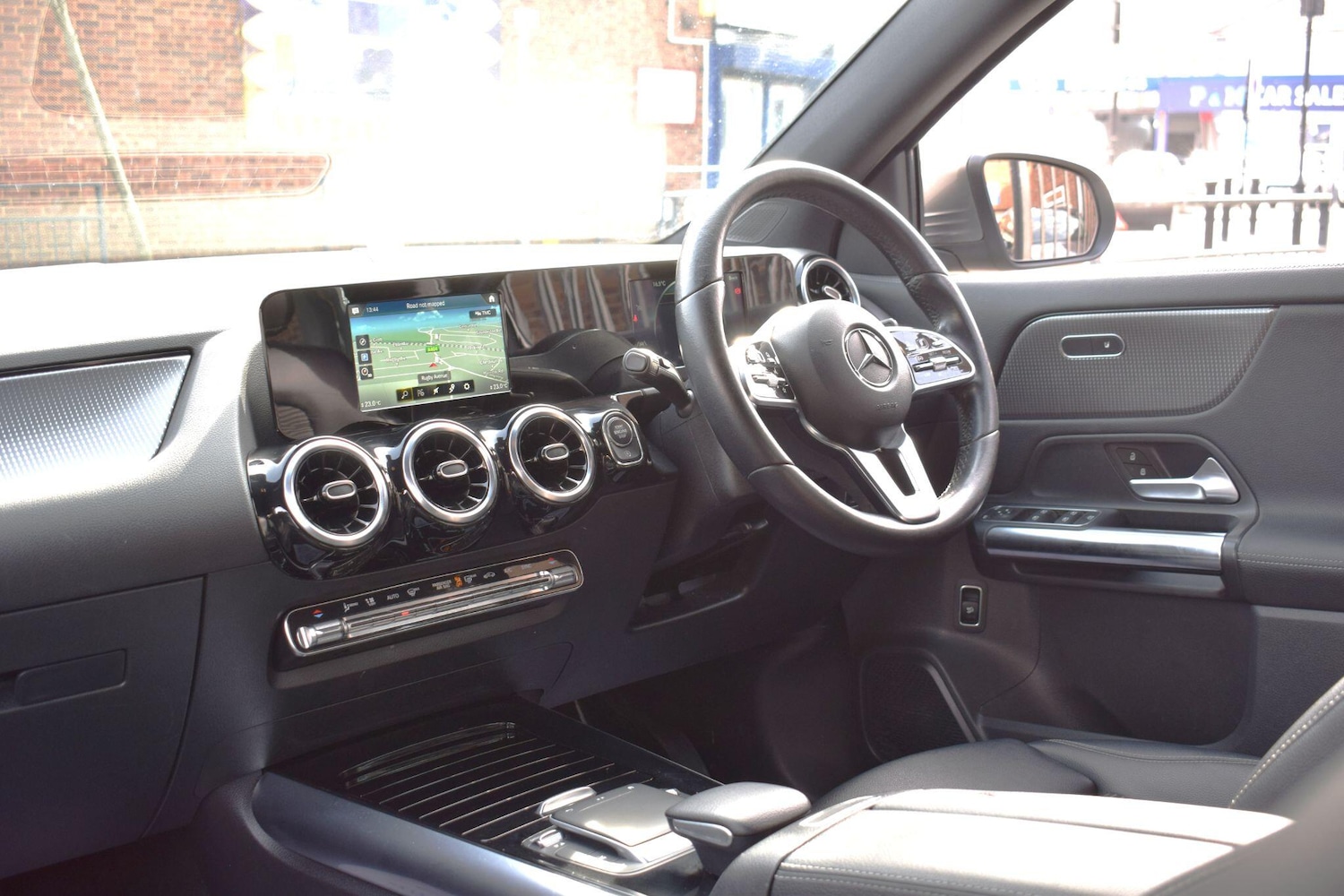 Used Mercedes-Benz GLA for sale - 77970683: Photo 2