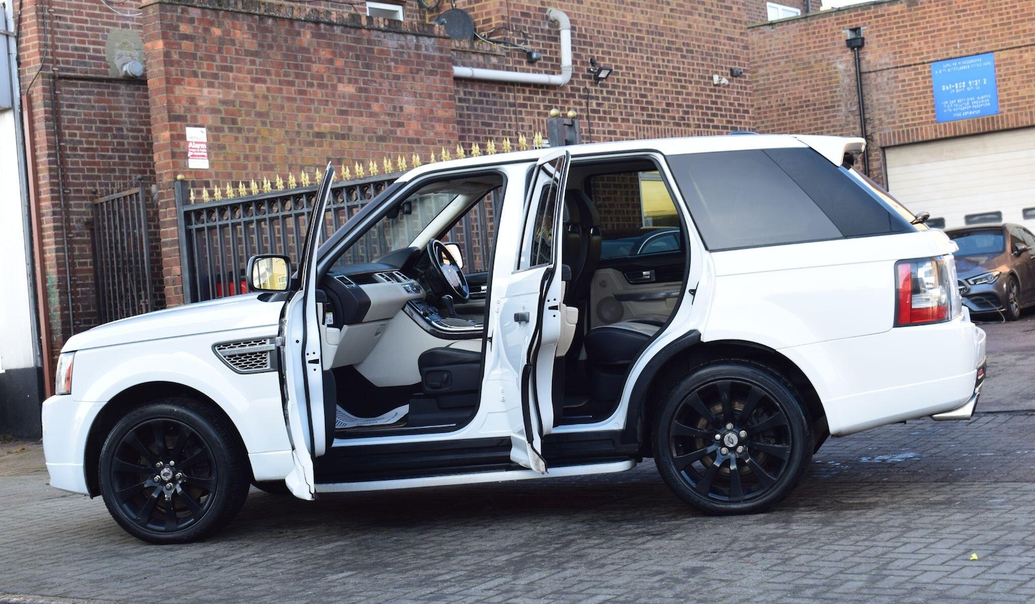 Used Land Rover Range Rover Sport 2011 for sale - 77081794: Photo 17