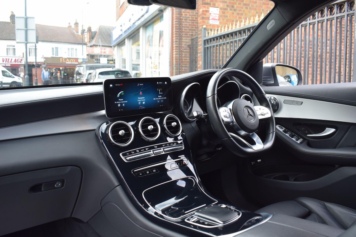 Used Mercedes-Benz GLC 2021 for sale - 76201089: Photo 2