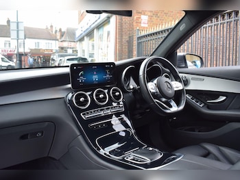 Used Mercedes-Benz GLC 2021 for sale - 76201089: Photo 2