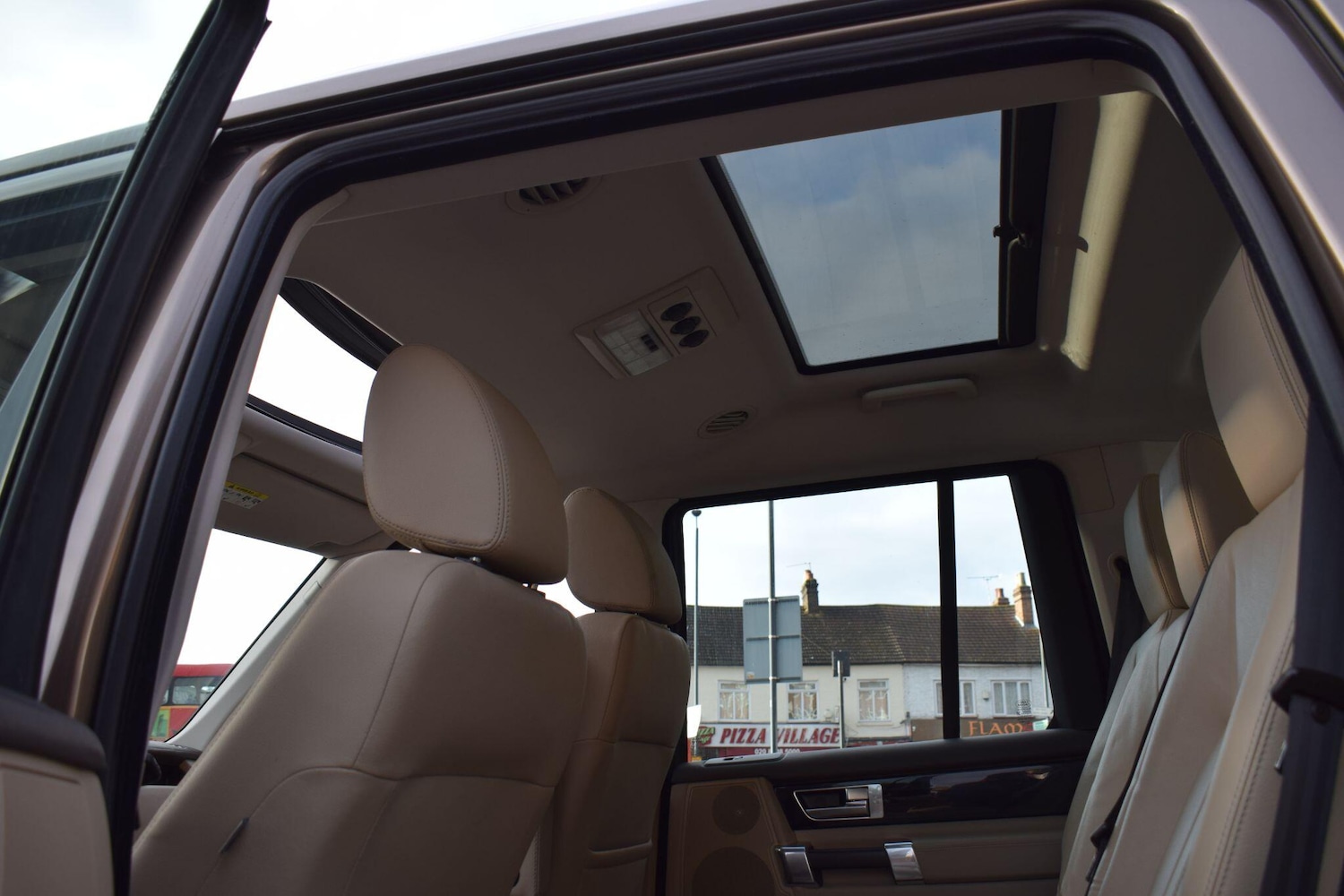 Used Land Rover Discovery 4 2015 for sale - 77067006: Photo 16