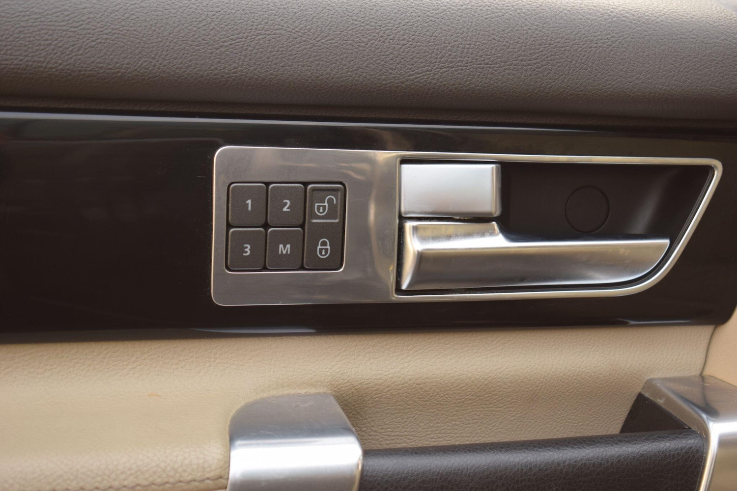 Used Land Rover Discovery 4 2015 for sale - 77067006: Photo 24