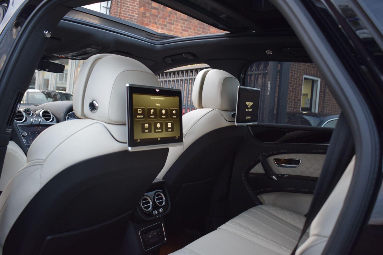 Used Bentley Bentayga for sale - 76912900: Photo 15