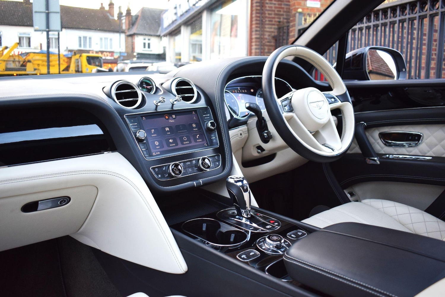 Used Bentley Bentayga for sale - 76912900: Photo 2