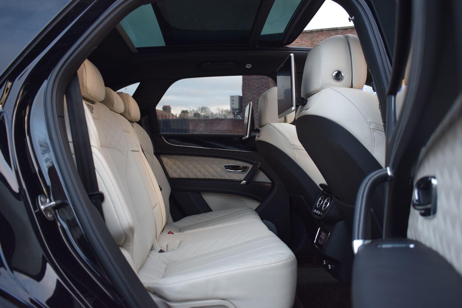 Used Bentley Bentayga for sale - 76912900: Photo 26