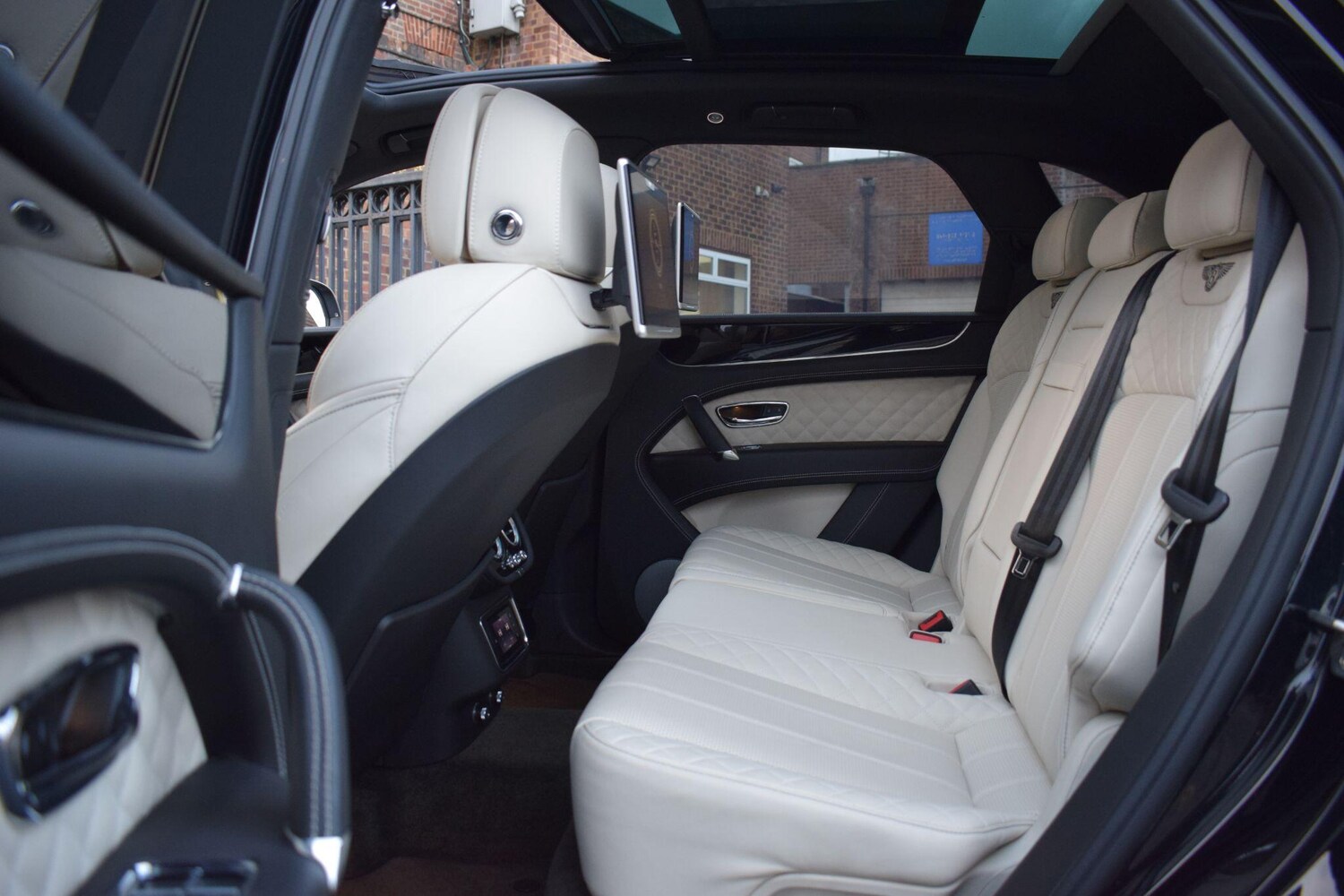 Used Bentley Bentayga for sale - 76912900: Photo 27