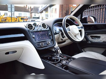 Used Bentley Bentayga 2016 for sale - 76912900: Photo