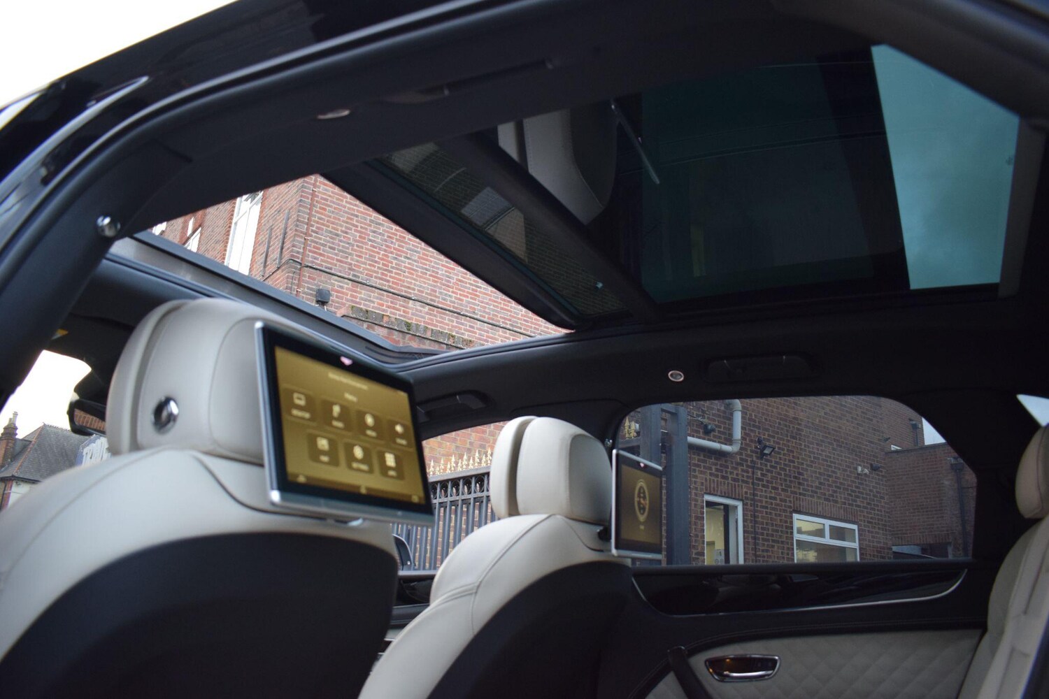 Used Bentley Bentayga for sale - 76912900: Photo 32