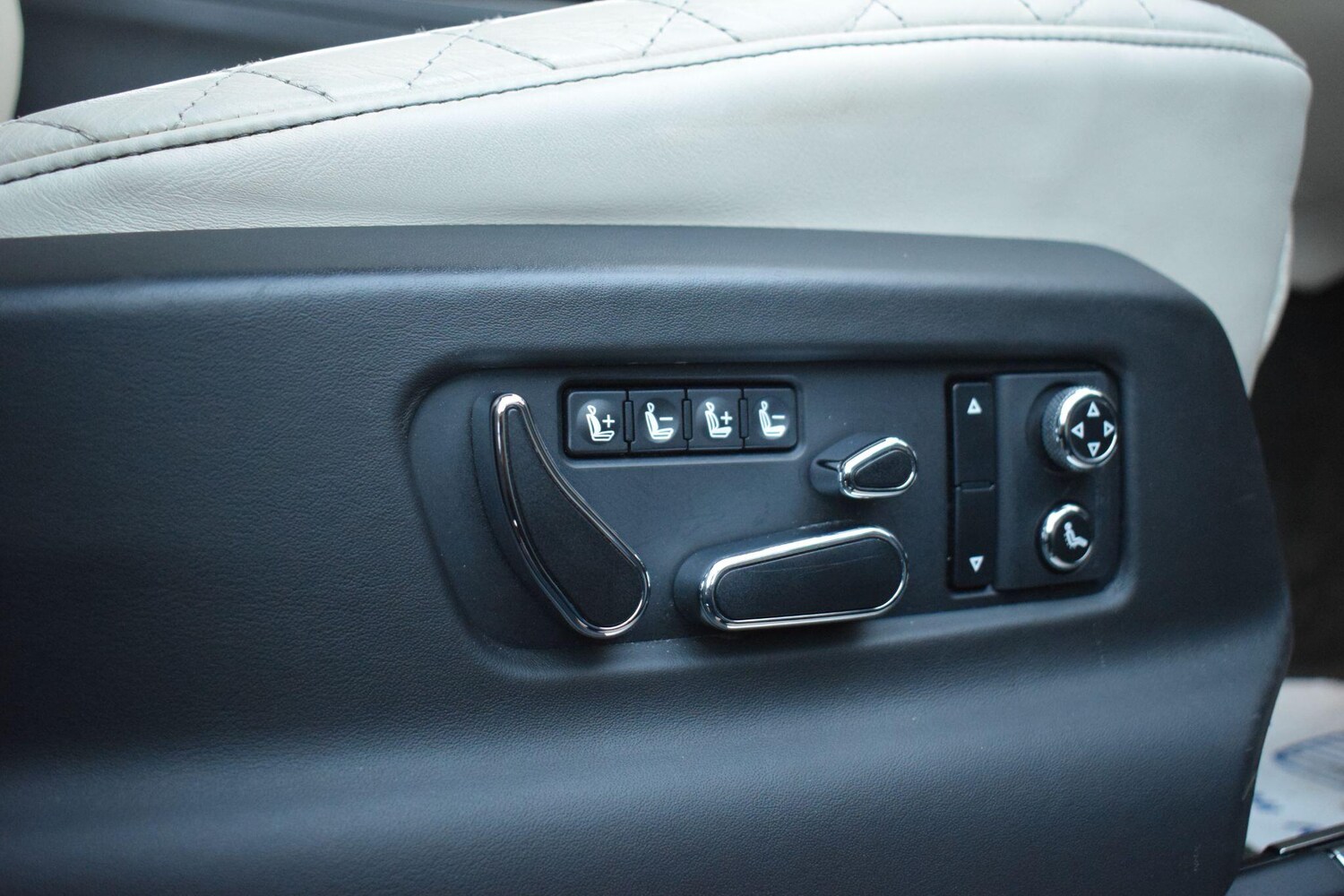 Used Bentley Bentayga for sale - 76912900: Photo 65