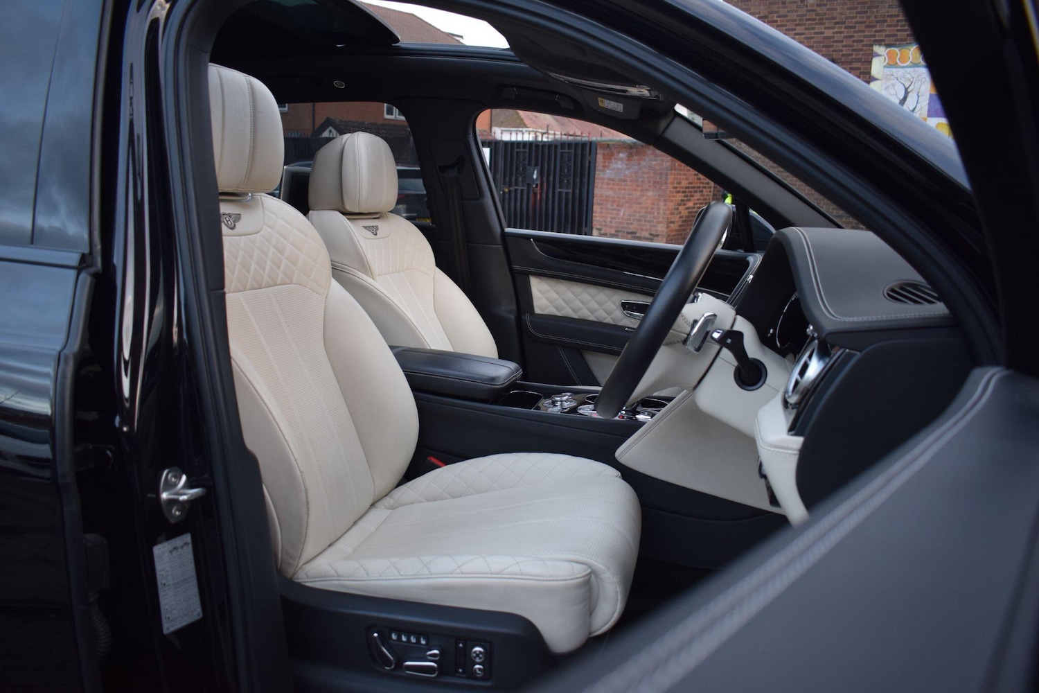 Used Bentley Bentayga for sale - 76912900: Photo 7