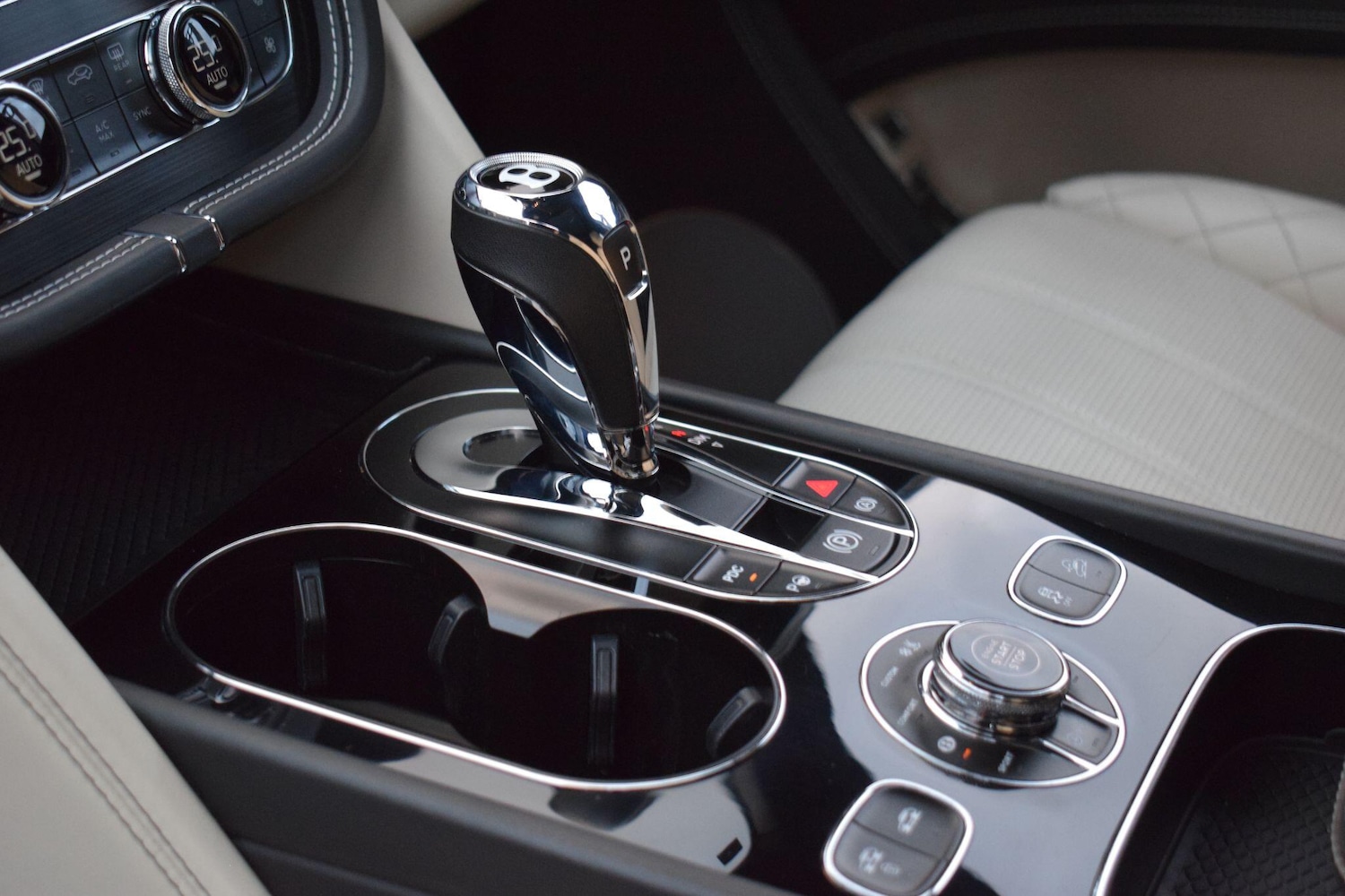 Used Bentley Bentayga for sale - 76912900: Photo 75