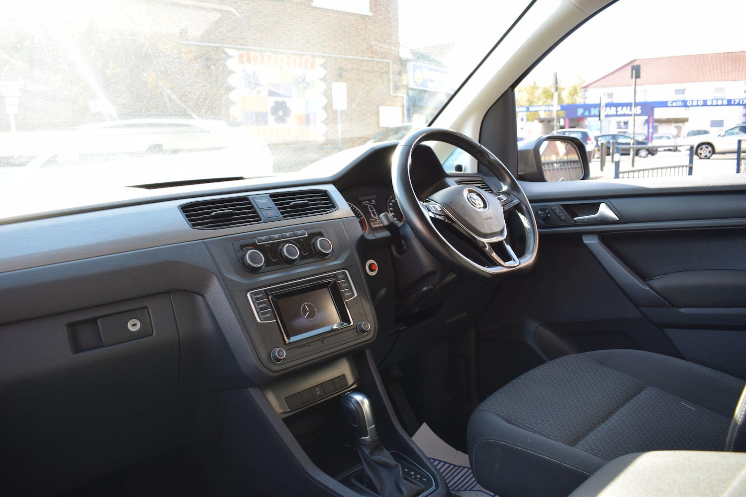 Used Volkswagen Caddy Maxi Life 2018 for sale - 76398879: Photo 2