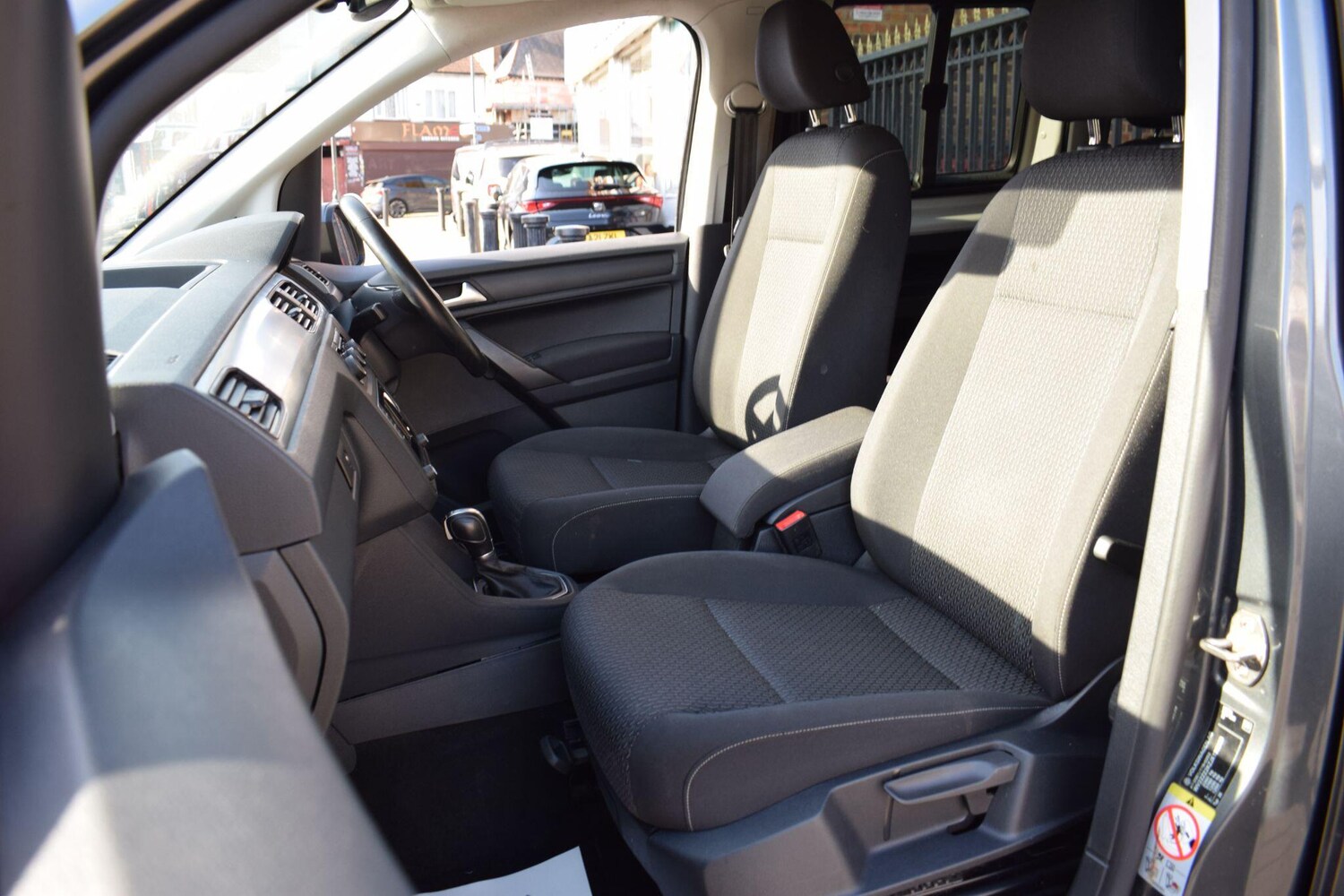 Used Volkswagen Caddy Maxi Life 2018 for sale - 76398879: Photo 28