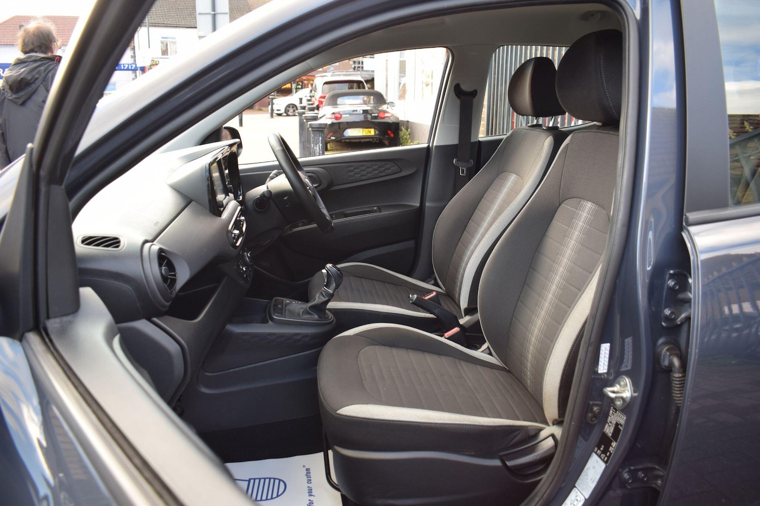 Used Hyundai i10 2021 for sale - 76801639: Photo 8