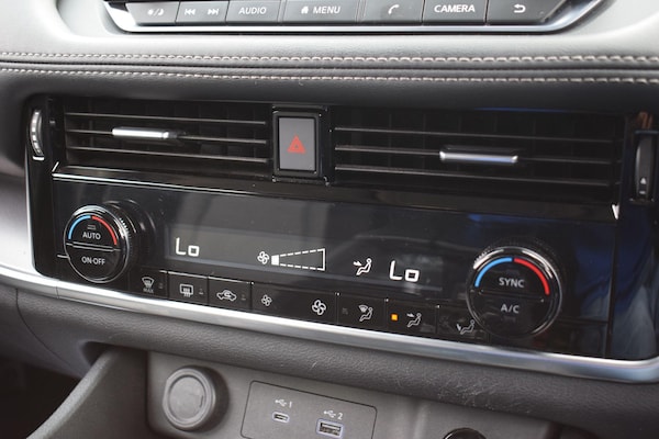 Used Nissan X-Trail 2023 for sale - 75402188: Photo 34